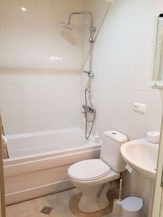 Виллы Гостевой уютный дом Тбилиси Вилла с 2 спальнями-15